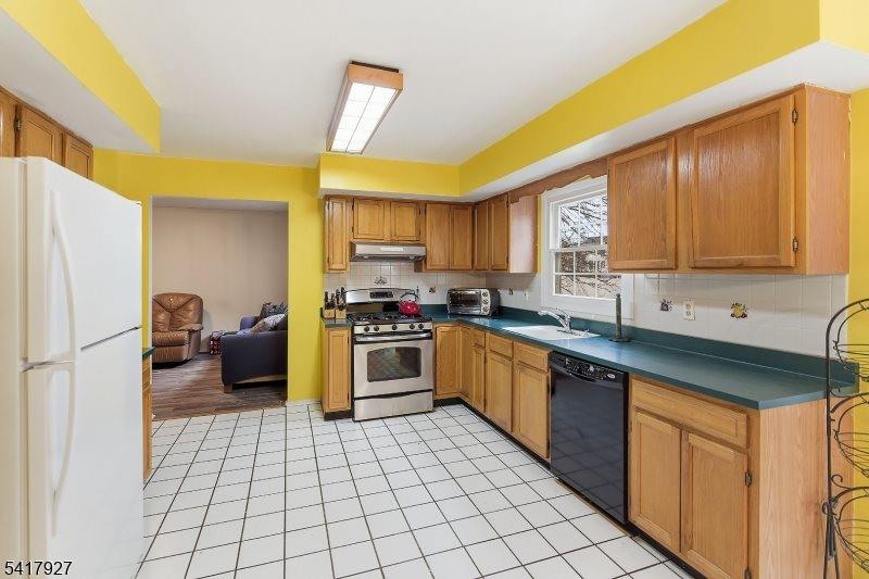 4 Crowel Rd, Hillsborough Township, NJ 08844