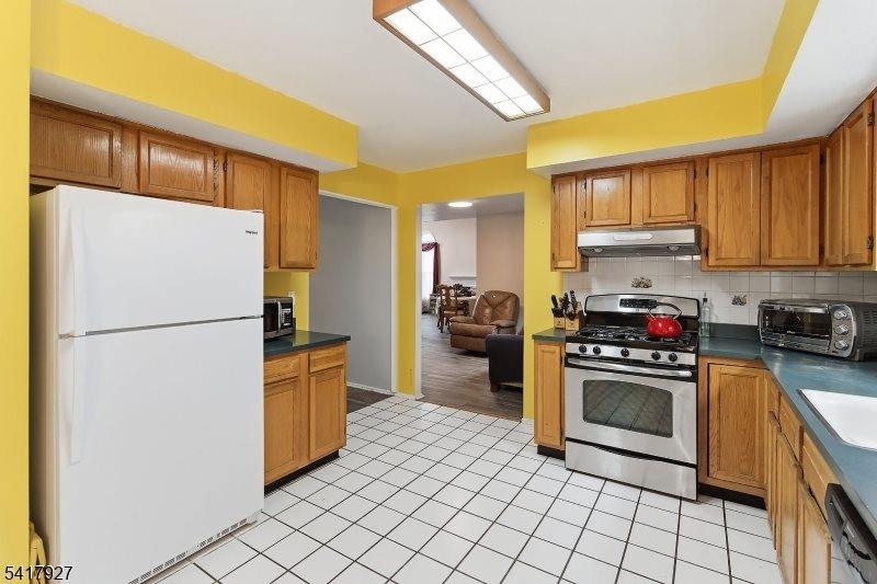 4 Crowel Rd, Hillsborough Township, NJ 08844