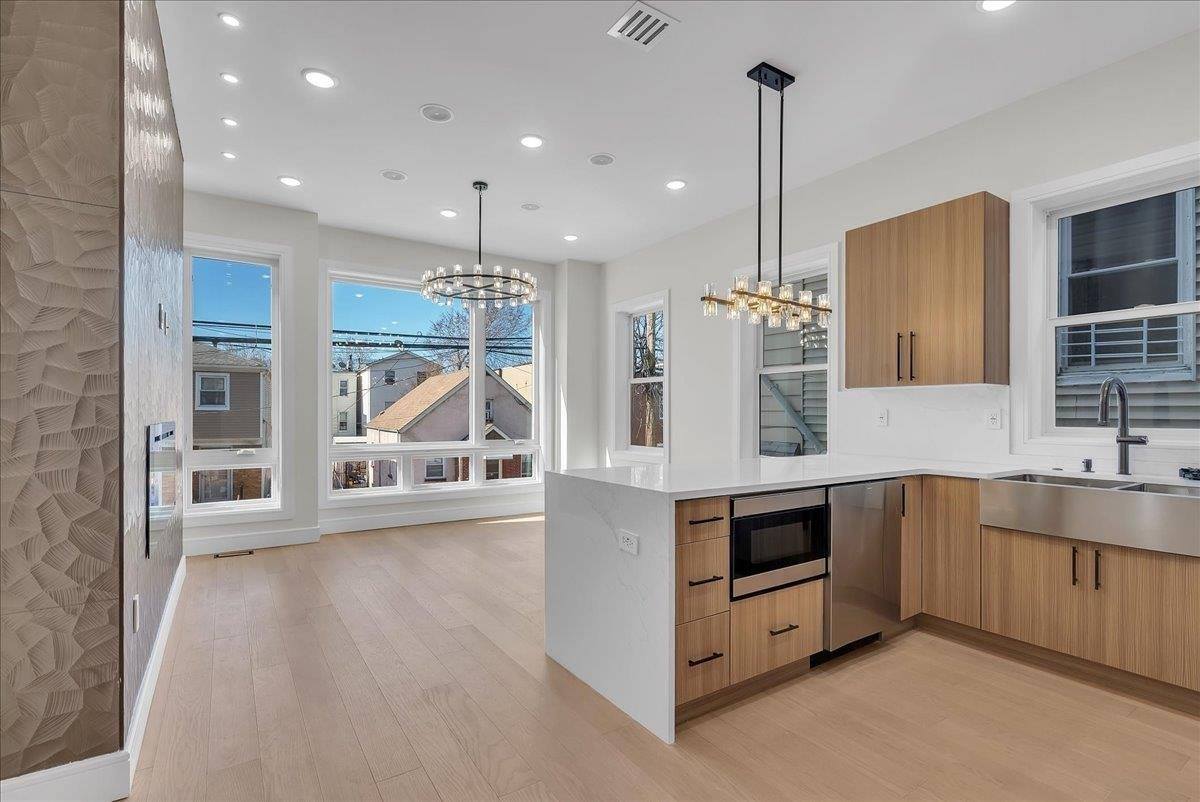 206 Clendenny Ave, JC, West Bergen, NJ 07304