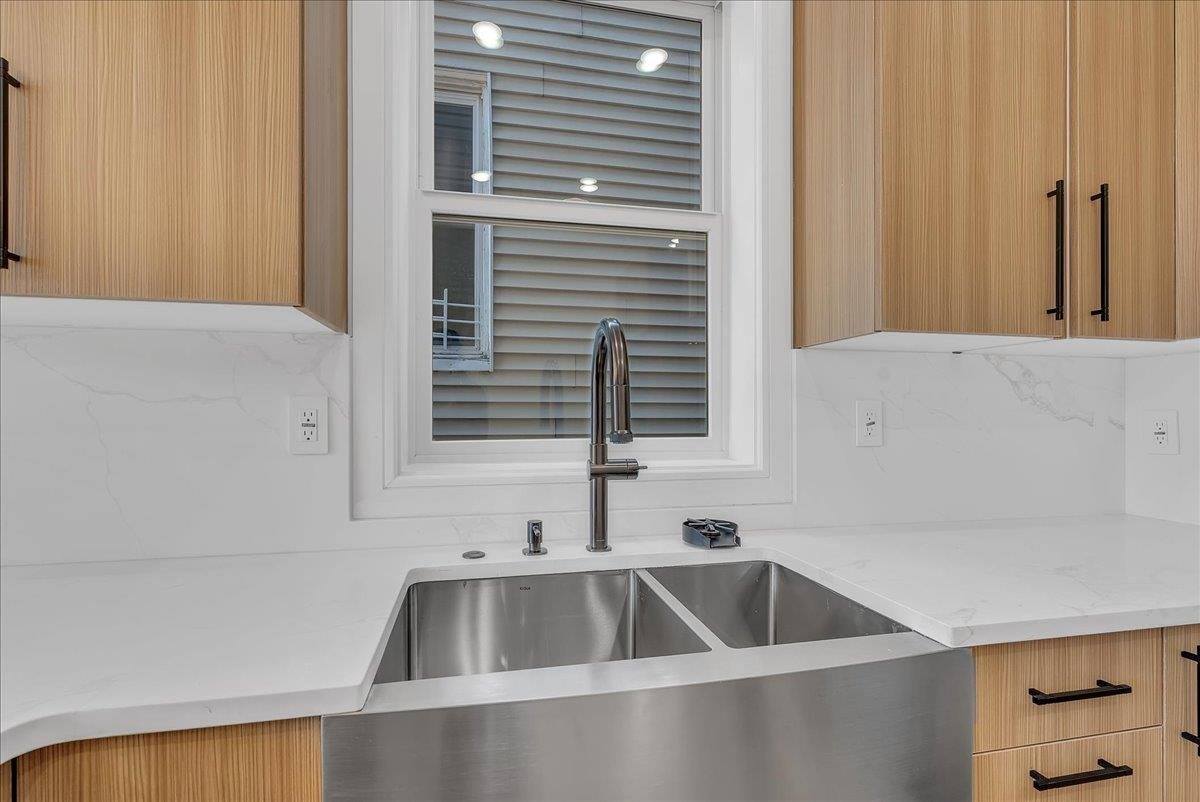 206 Clendenny Ave, JC, West Bergen, NJ 07304