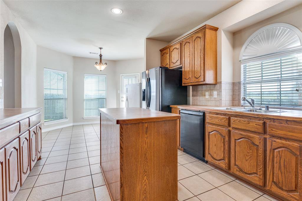 1740 Bramble Creek Drive, DeSoto, TX 75115