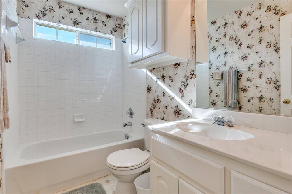 1740 Bramble Creek Drive, DeSoto, TX 75115