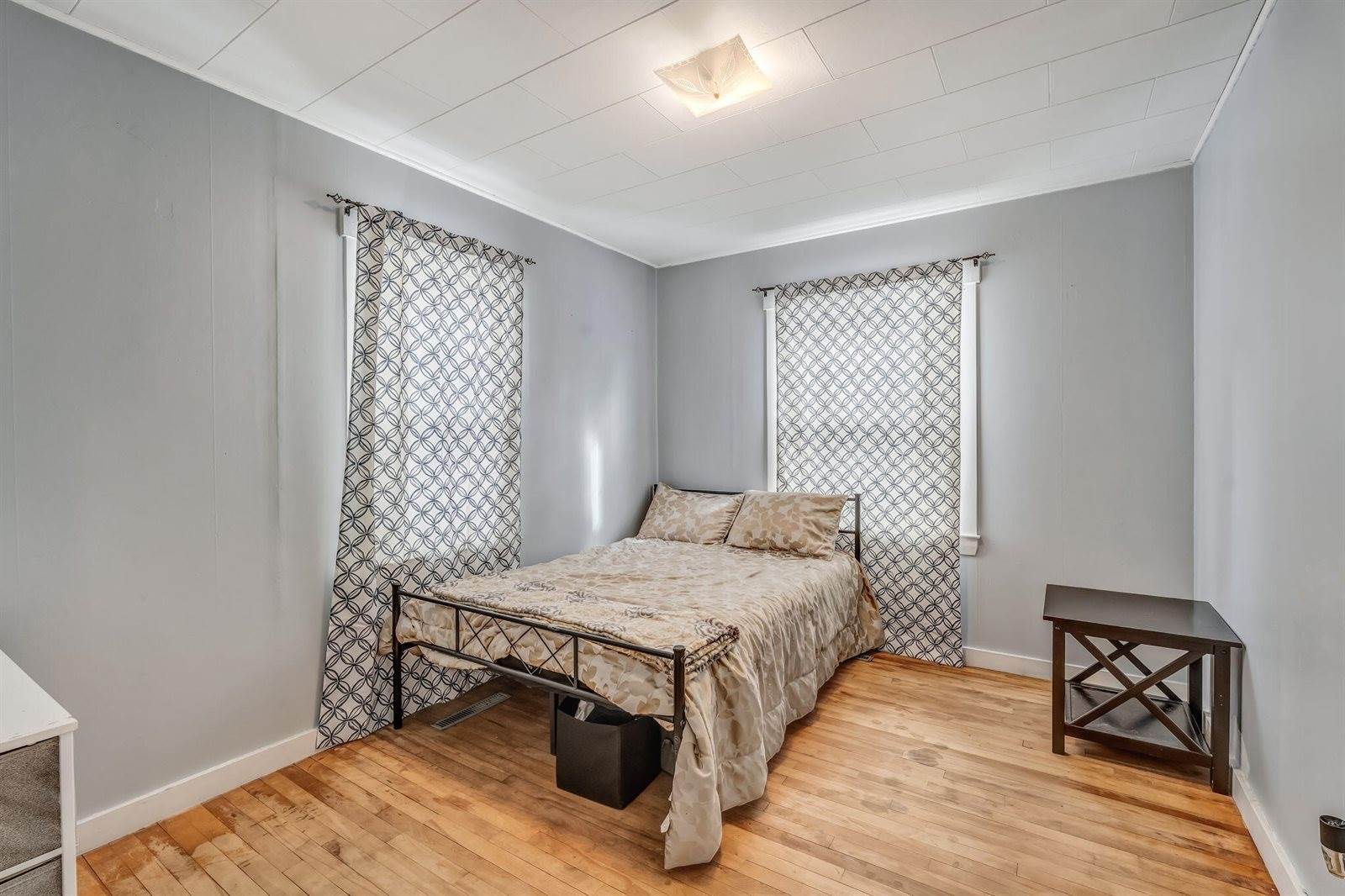 6 Hillcrest Street, Gardiner, ME 04345