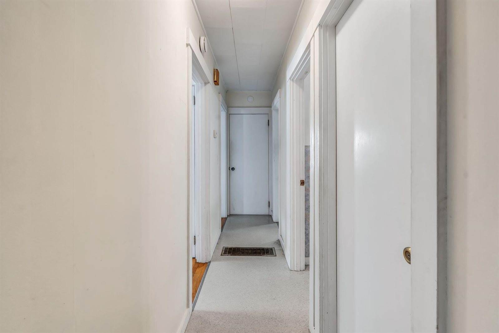 6 Hillcrest Street, Gardiner, ME 04345