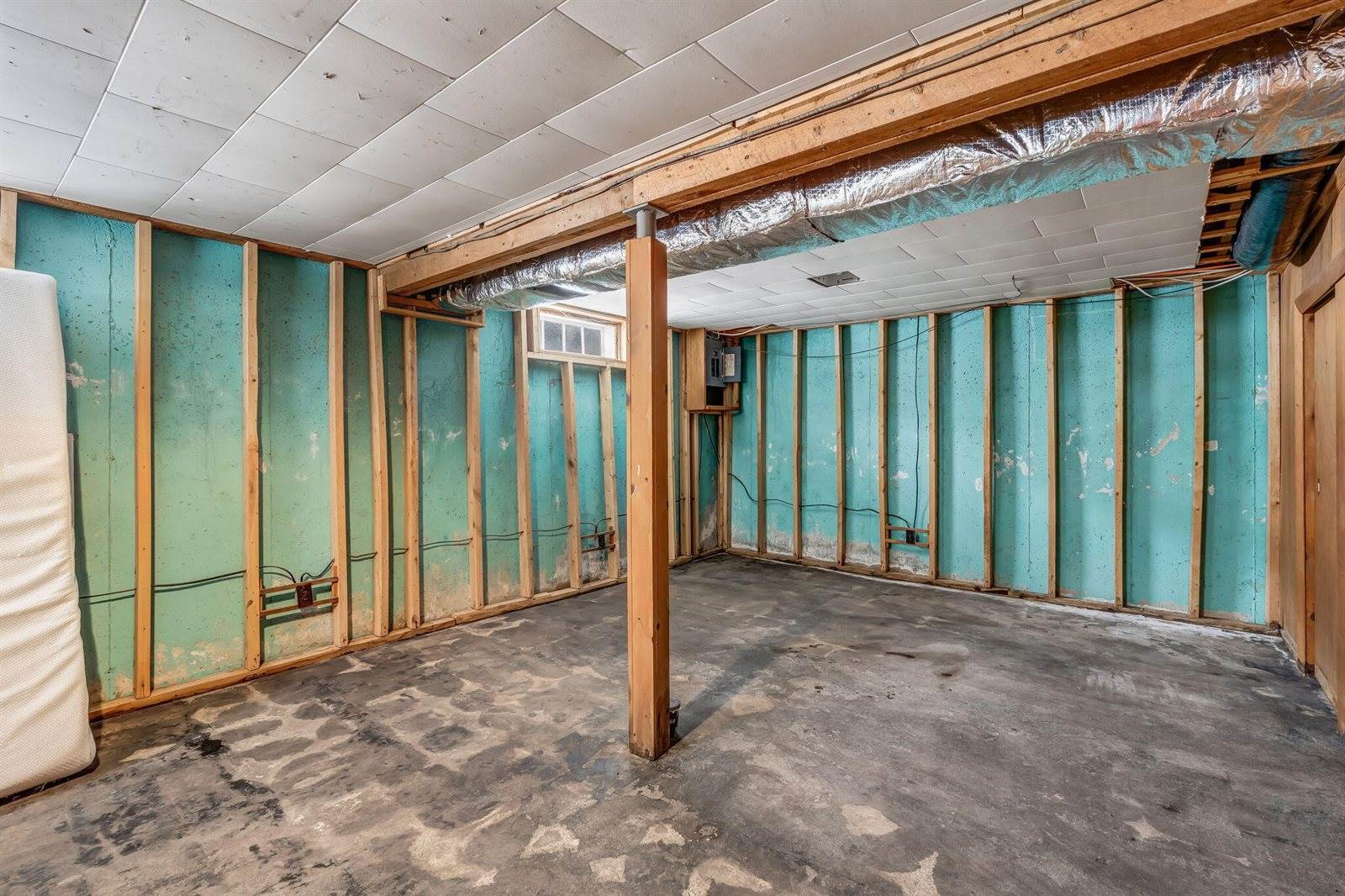 6 Hillcrest Street, Gardiner, ME 04345