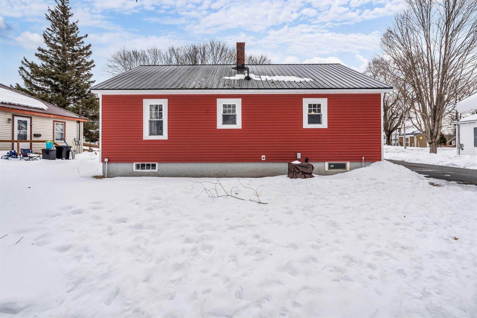 6 Hillcrest Street, Gardiner, ME 04345