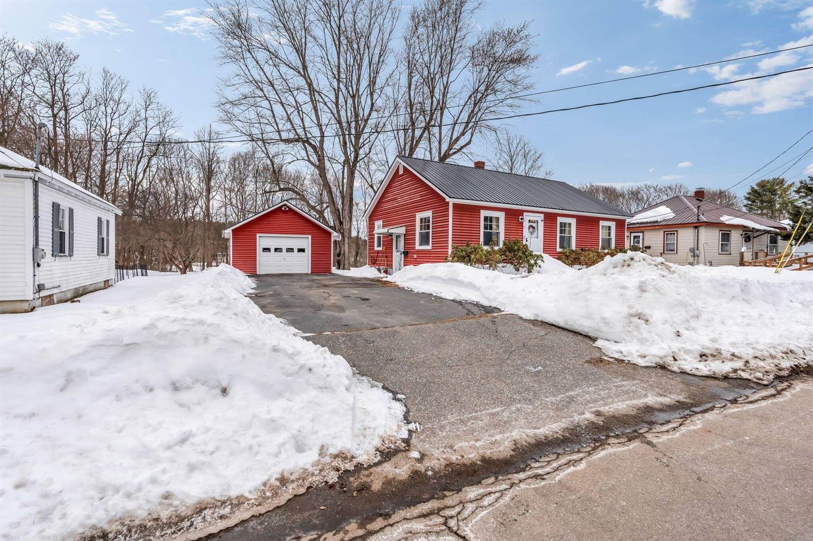 6 Hillcrest Street, Gardiner, ME 04345