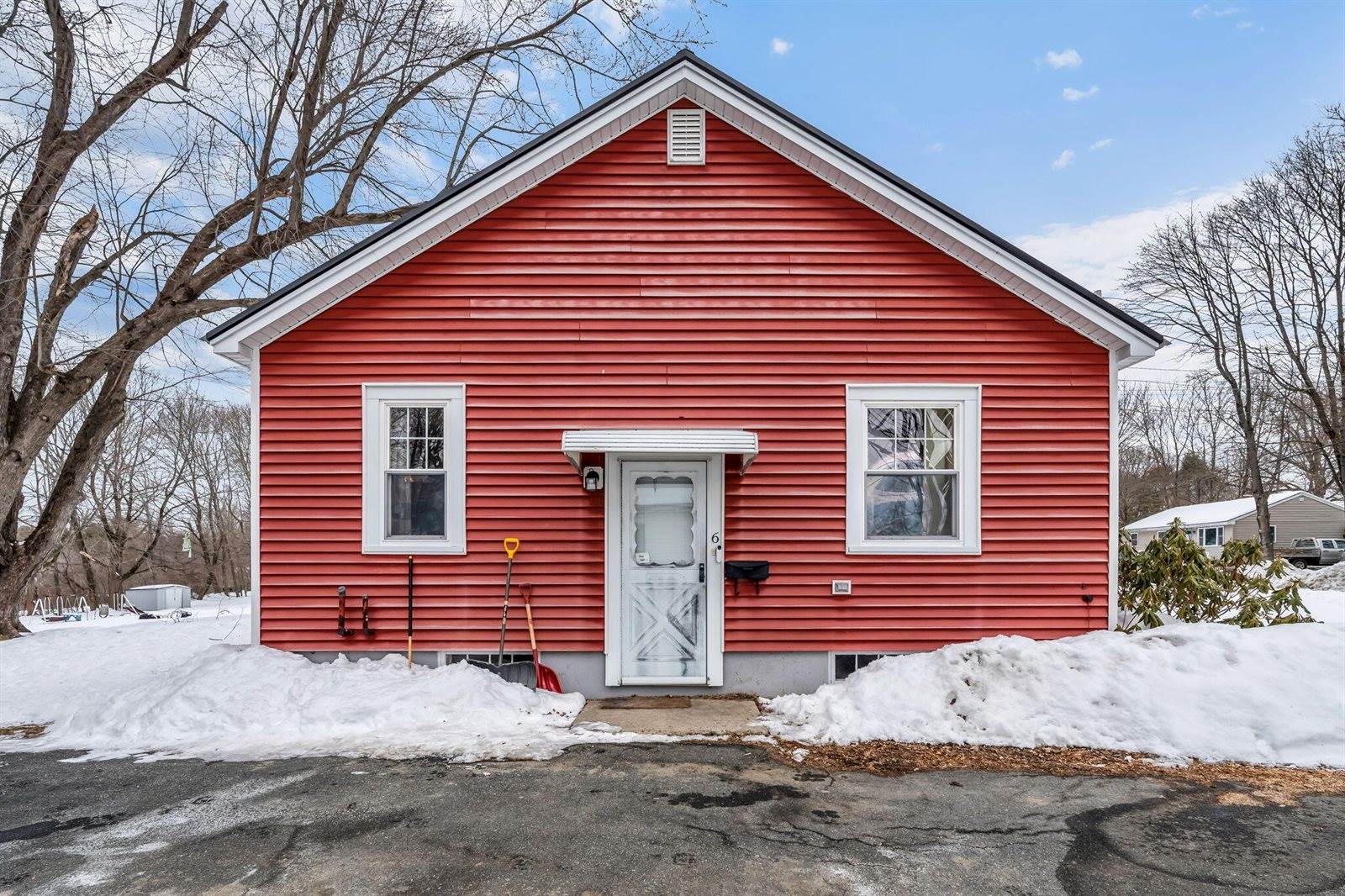 6 Hillcrest Street, Gardiner, ME 04345