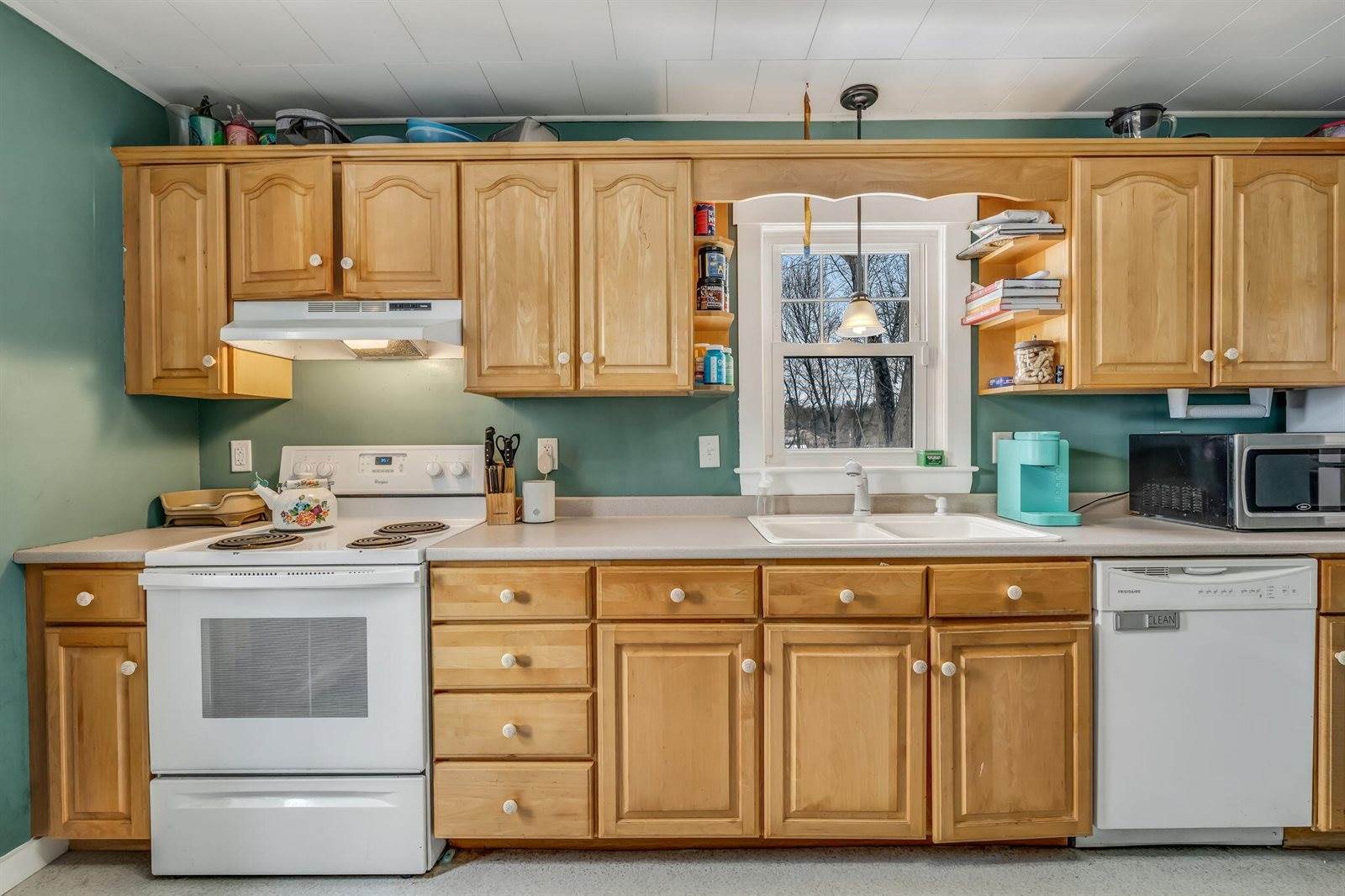 6 Hillcrest Street, Gardiner, ME 04345