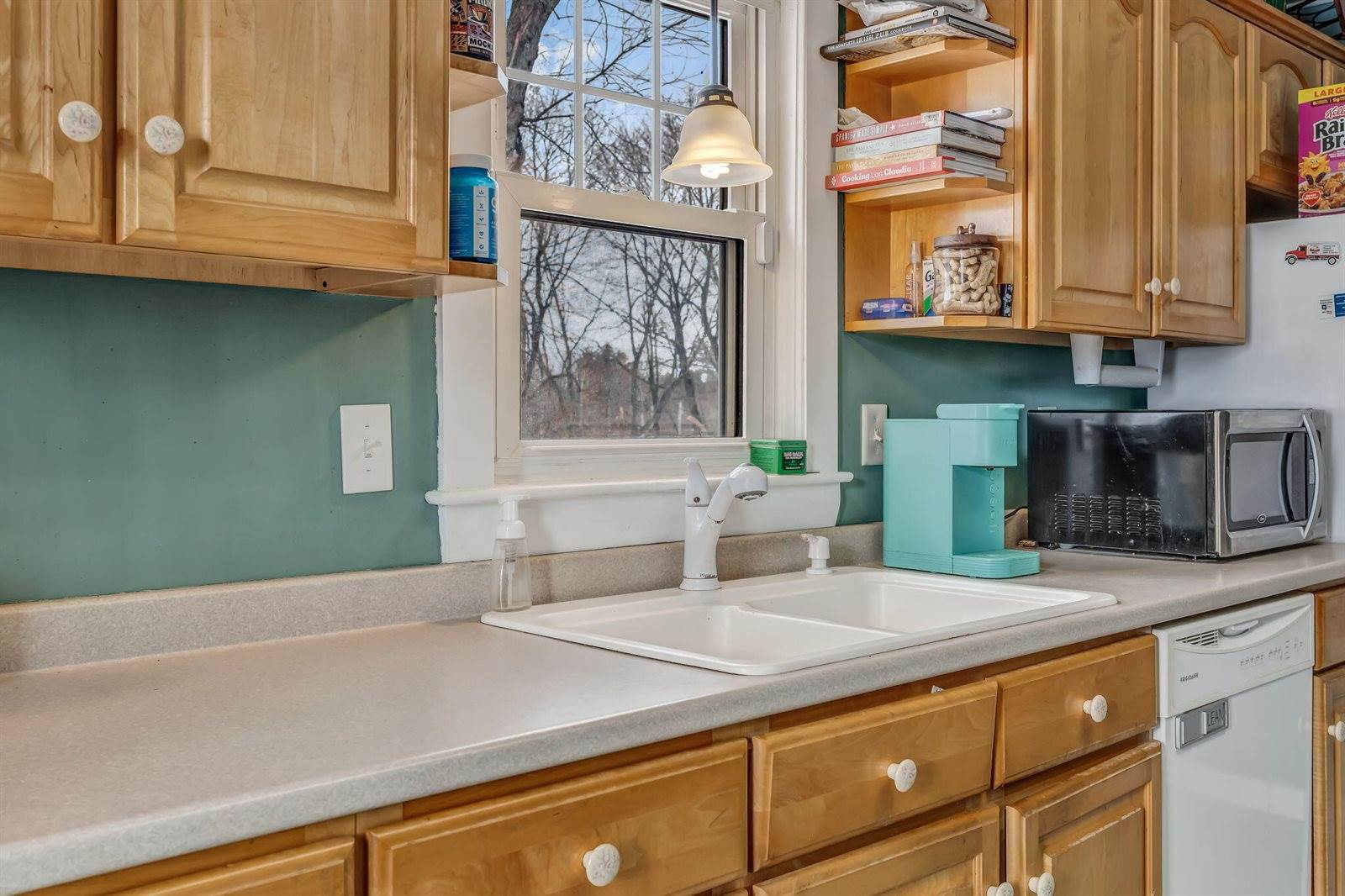 6 Hillcrest Street, Gardiner, ME 04345