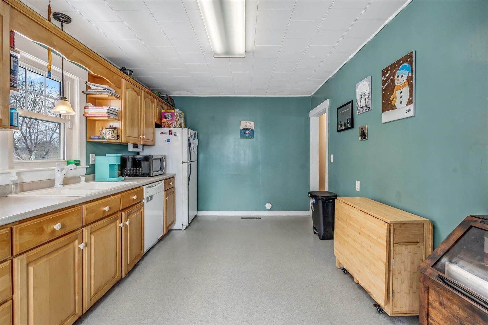 6 Hillcrest Street, Gardiner, ME 04345