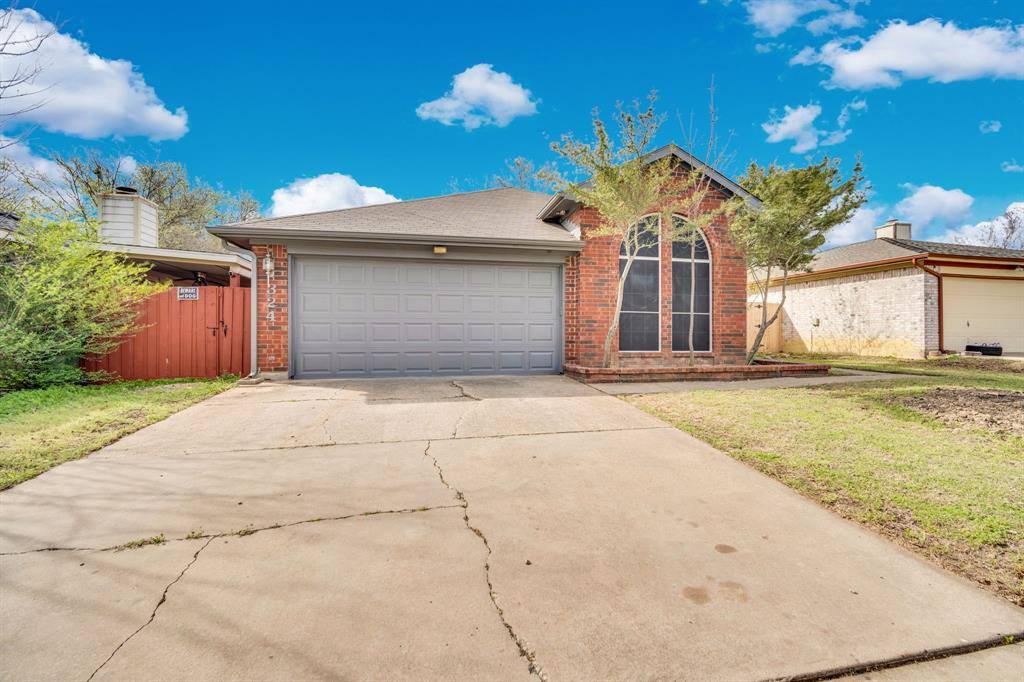 324 Faircrest Drive, Arlington, TX 76018