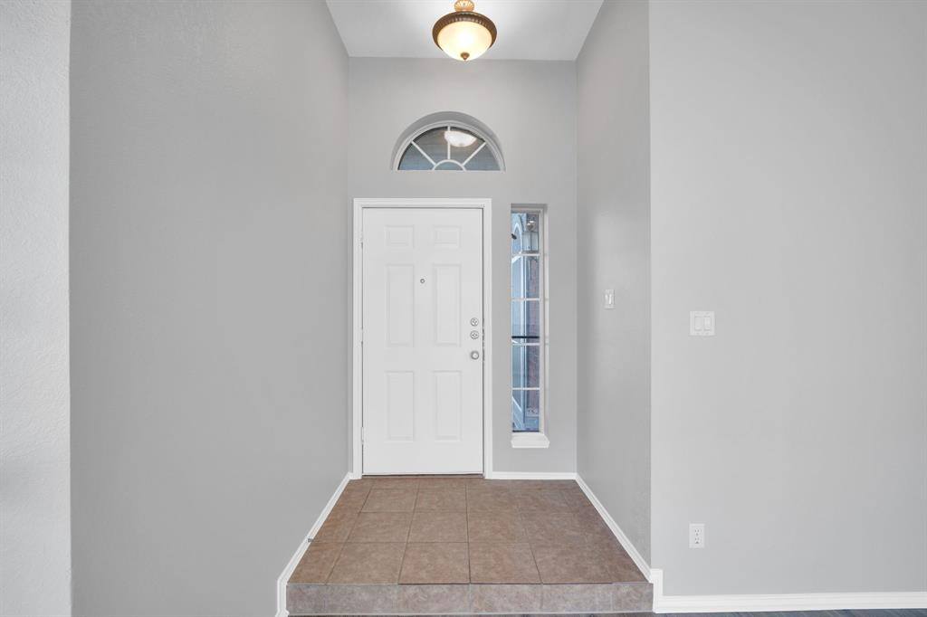 324 Faircrest Drive, Arlington, TX 76018