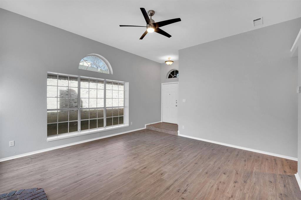 324 Faircrest Drive, Arlington, TX 76018