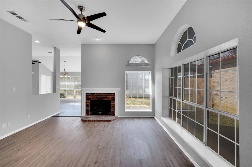 324 Faircrest Drive, Arlington, TX 76018