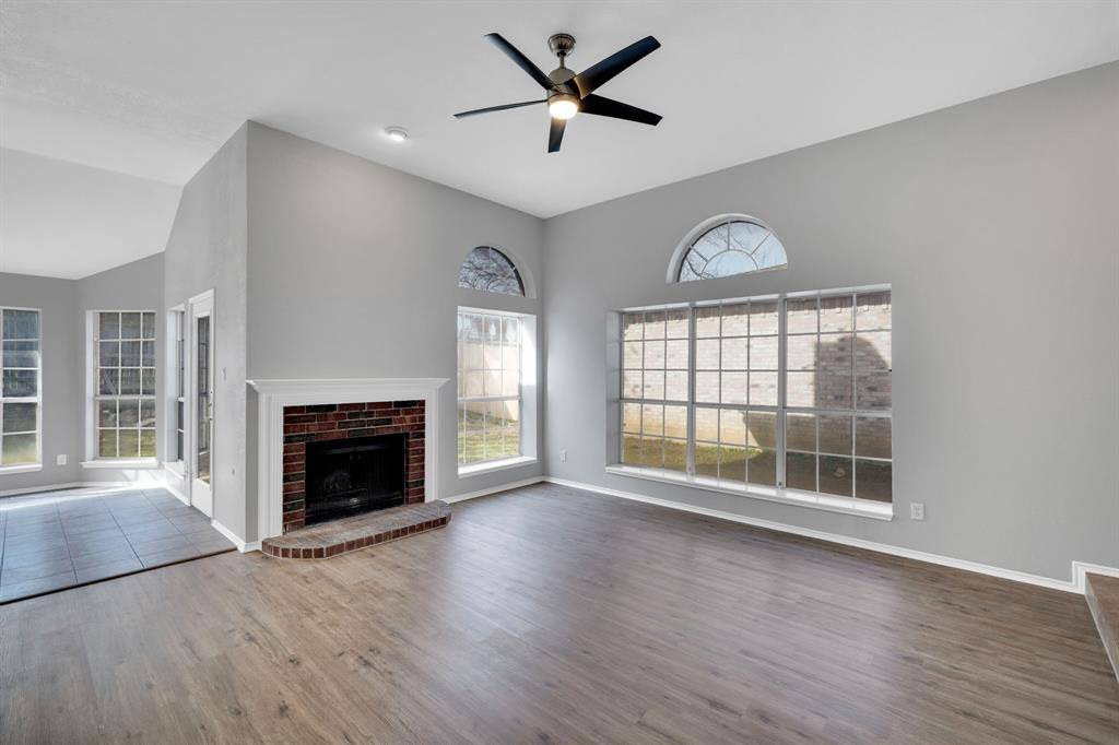 324 Faircrest Drive, Arlington, TX 76018