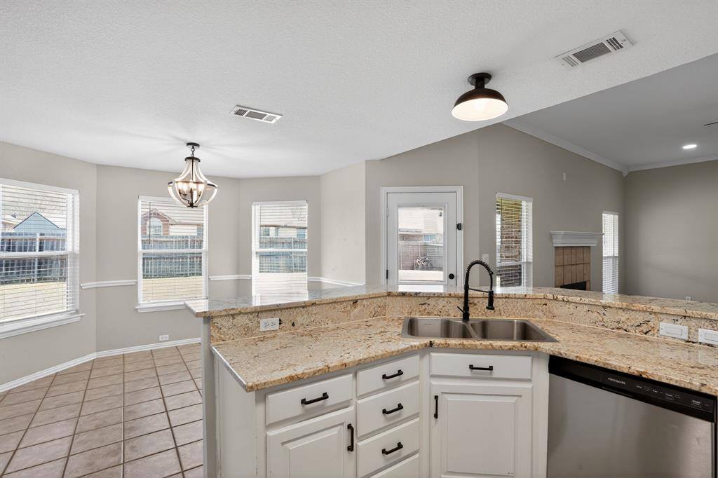 402 Taos Court East, Aledo, TX 76008