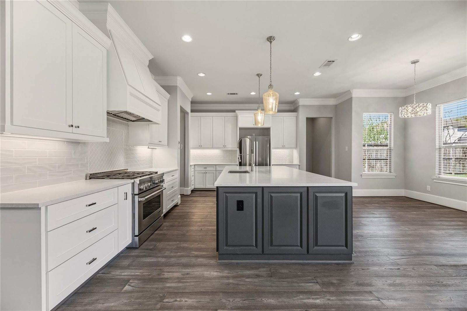 5006 Mayfair Street, Bellaire, TX 77401