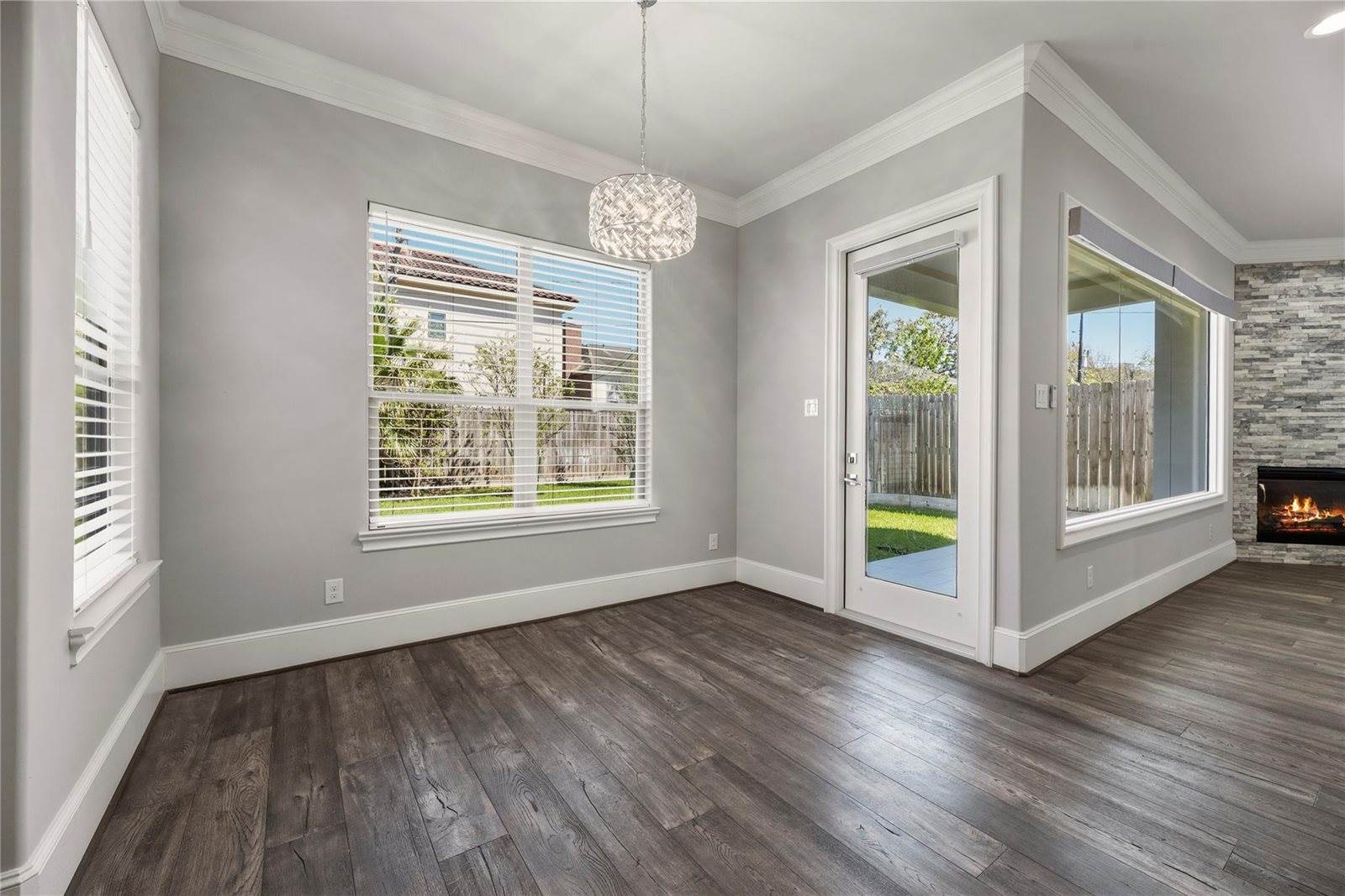 5006 Mayfair Street, Bellaire, TX 77401