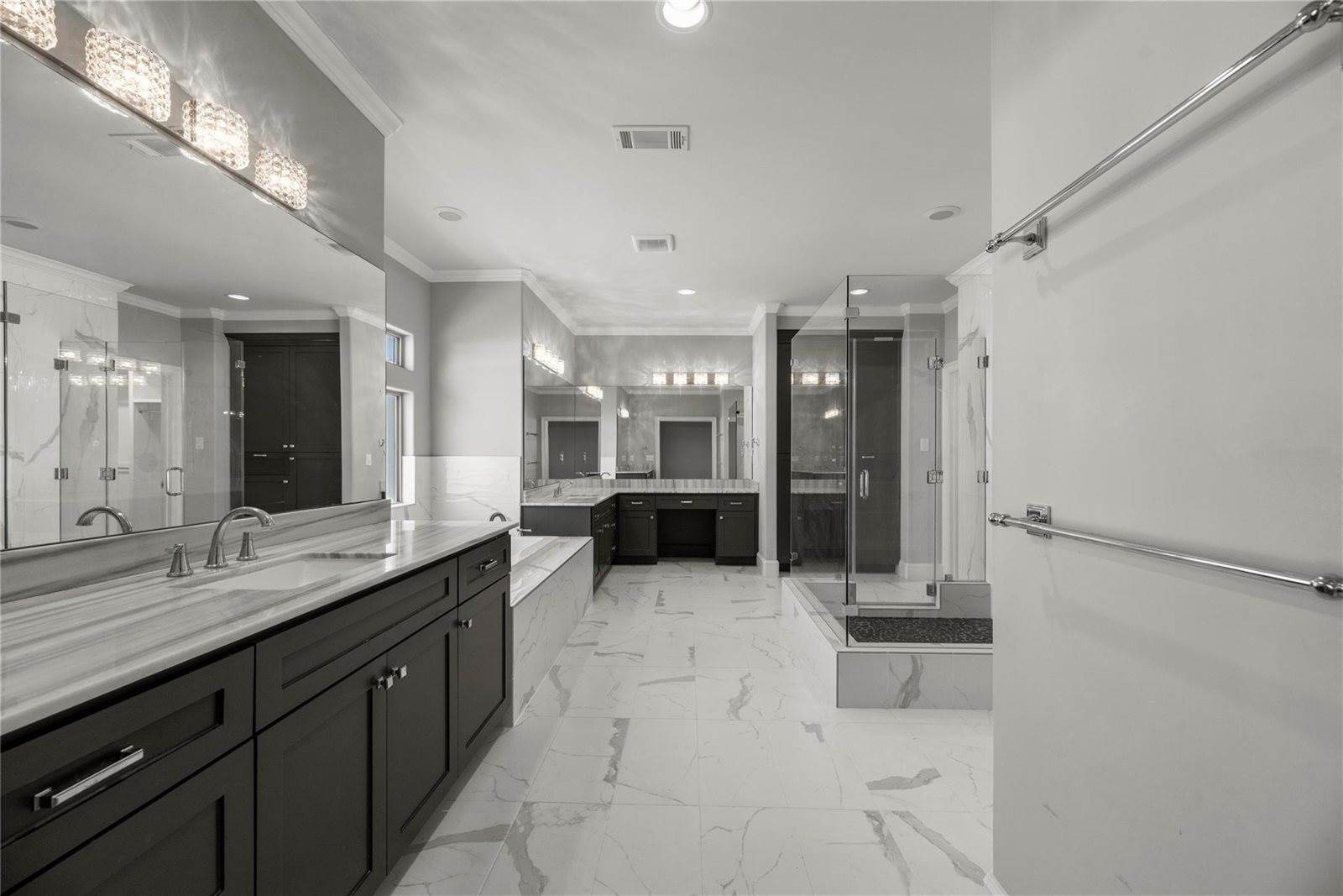 5006 Mayfair Street, Bellaire, TX 77401