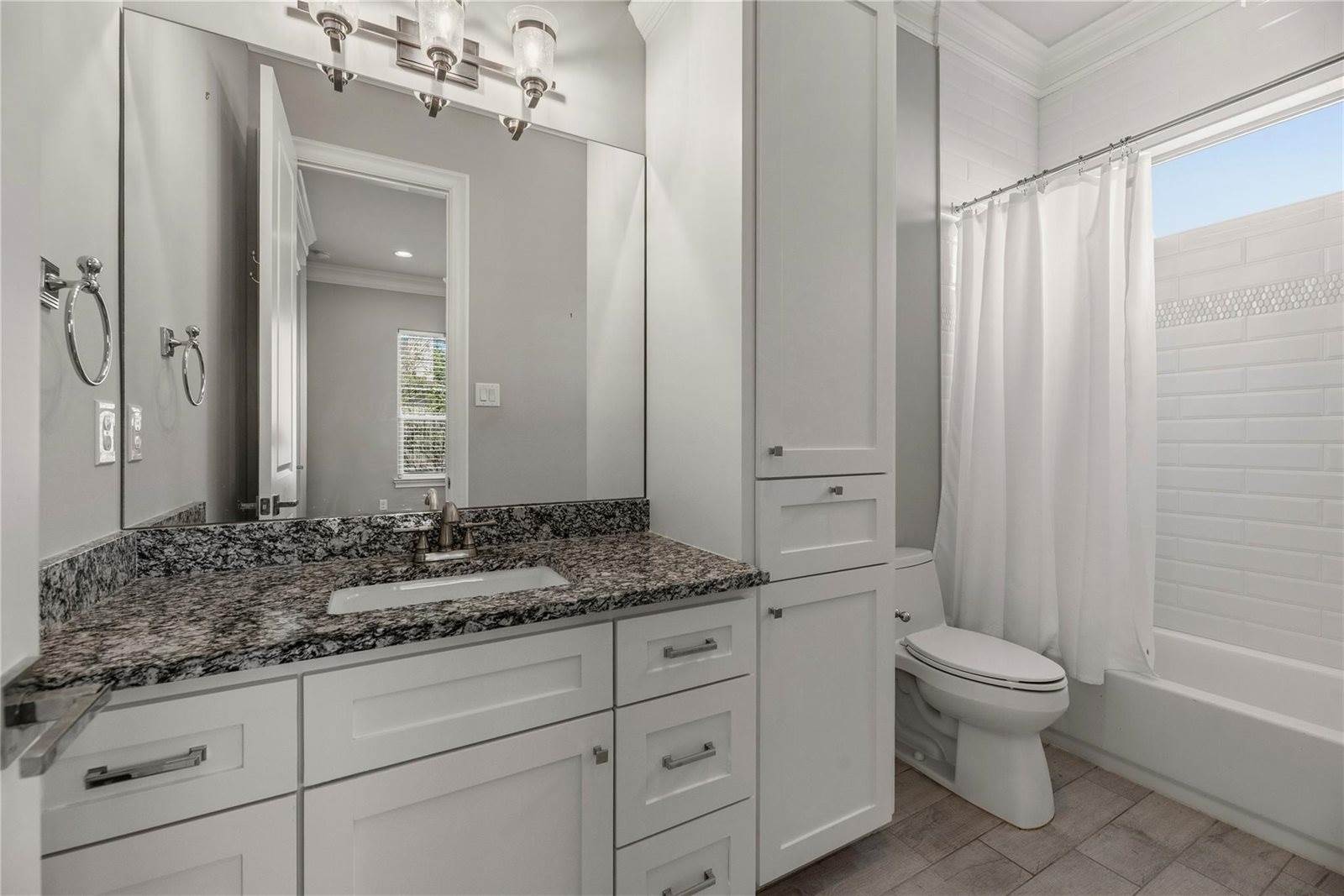 5006 Mayfair Street, Bellaire, TX 77401