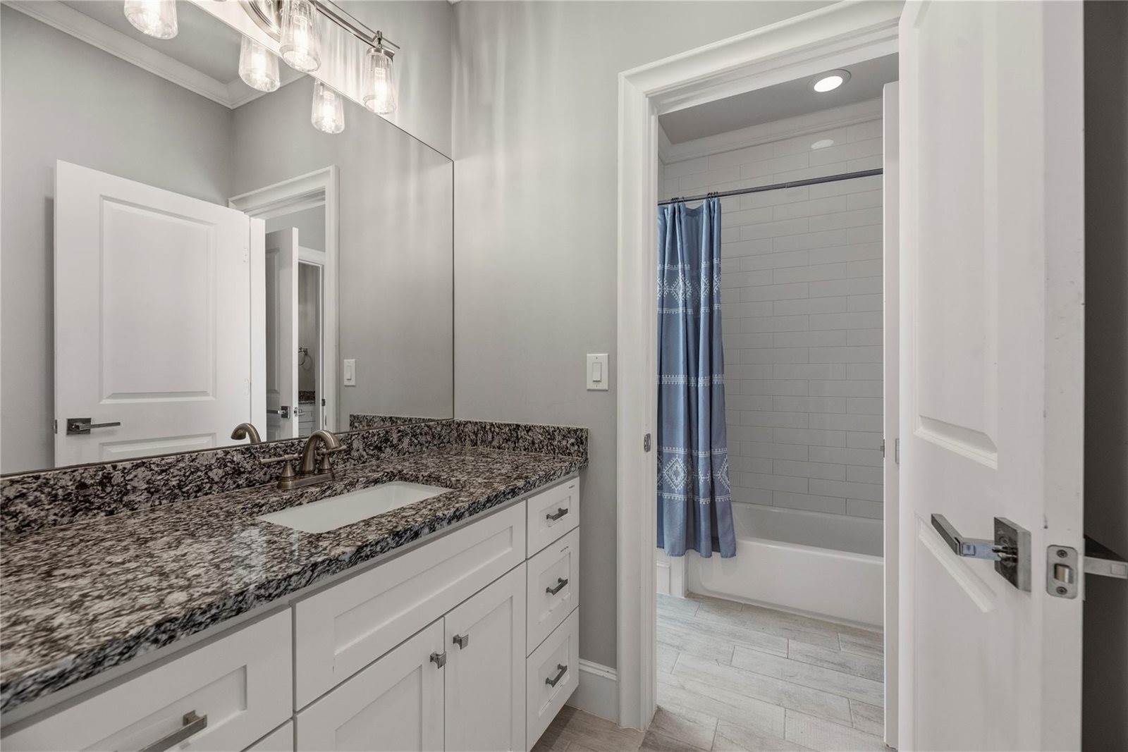 5006 Mayfair Street, Bellaire, TX 77401