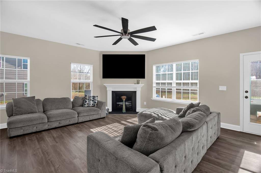 573 Mahogany Drive, Thomasville, NC 27360