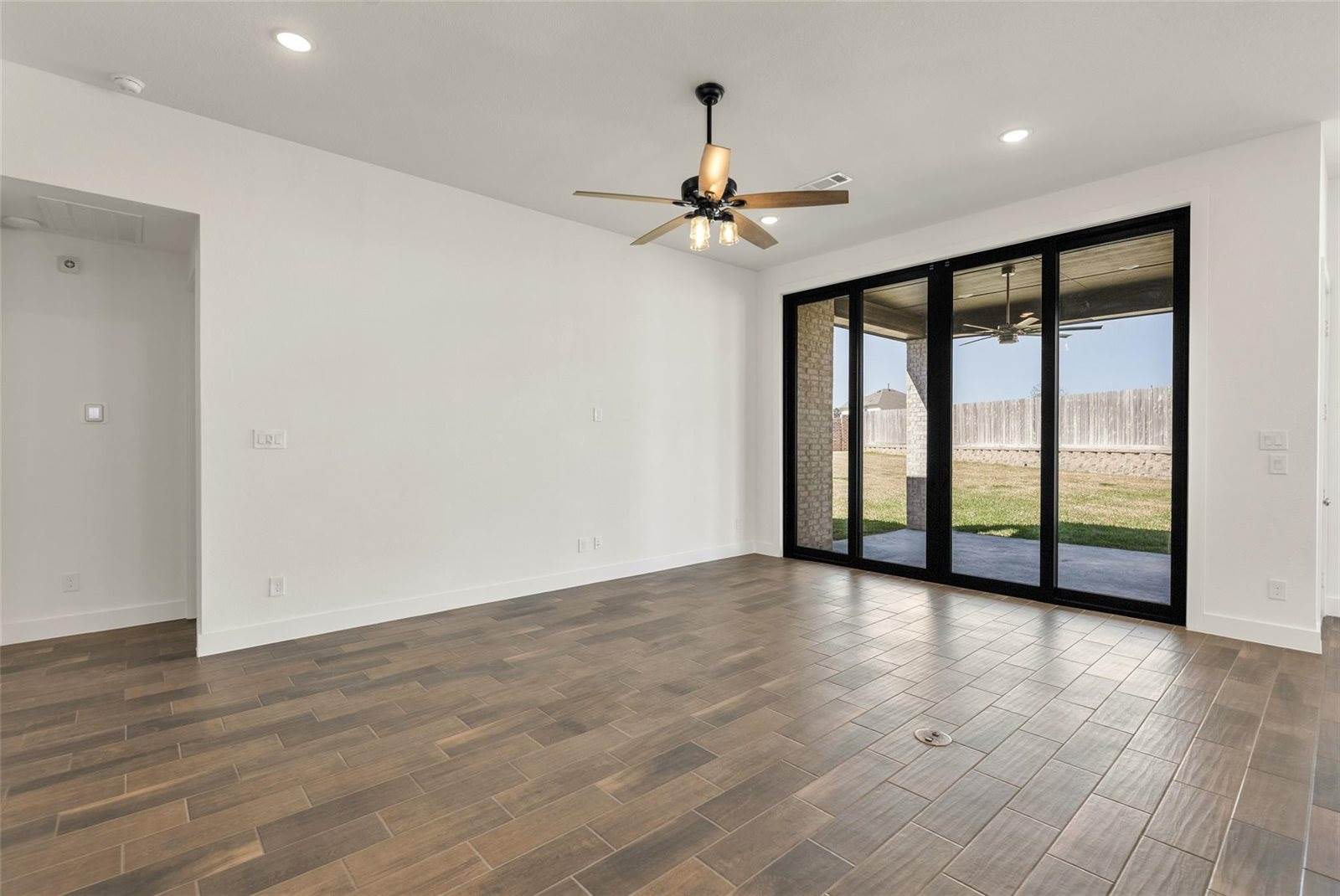 21350 Oakley Claremont Court, Magnolia, TX 77355