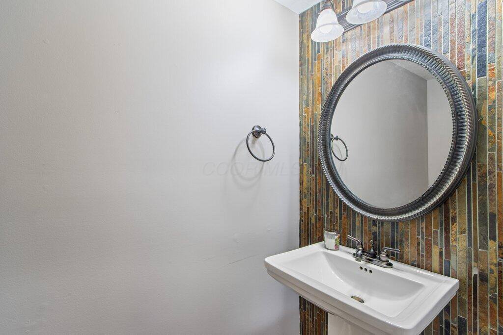 5562 Alston Grove Drive, Westerville, OH 43082