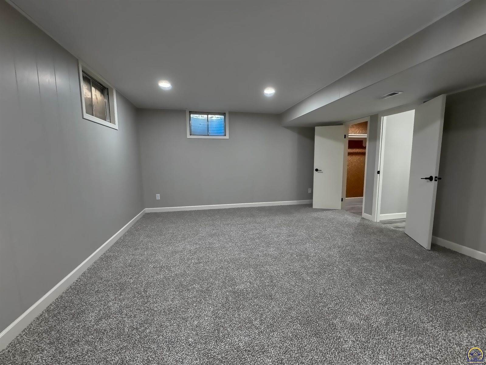 5725 SW Quail Cove CIR, Topeka, KS 66614