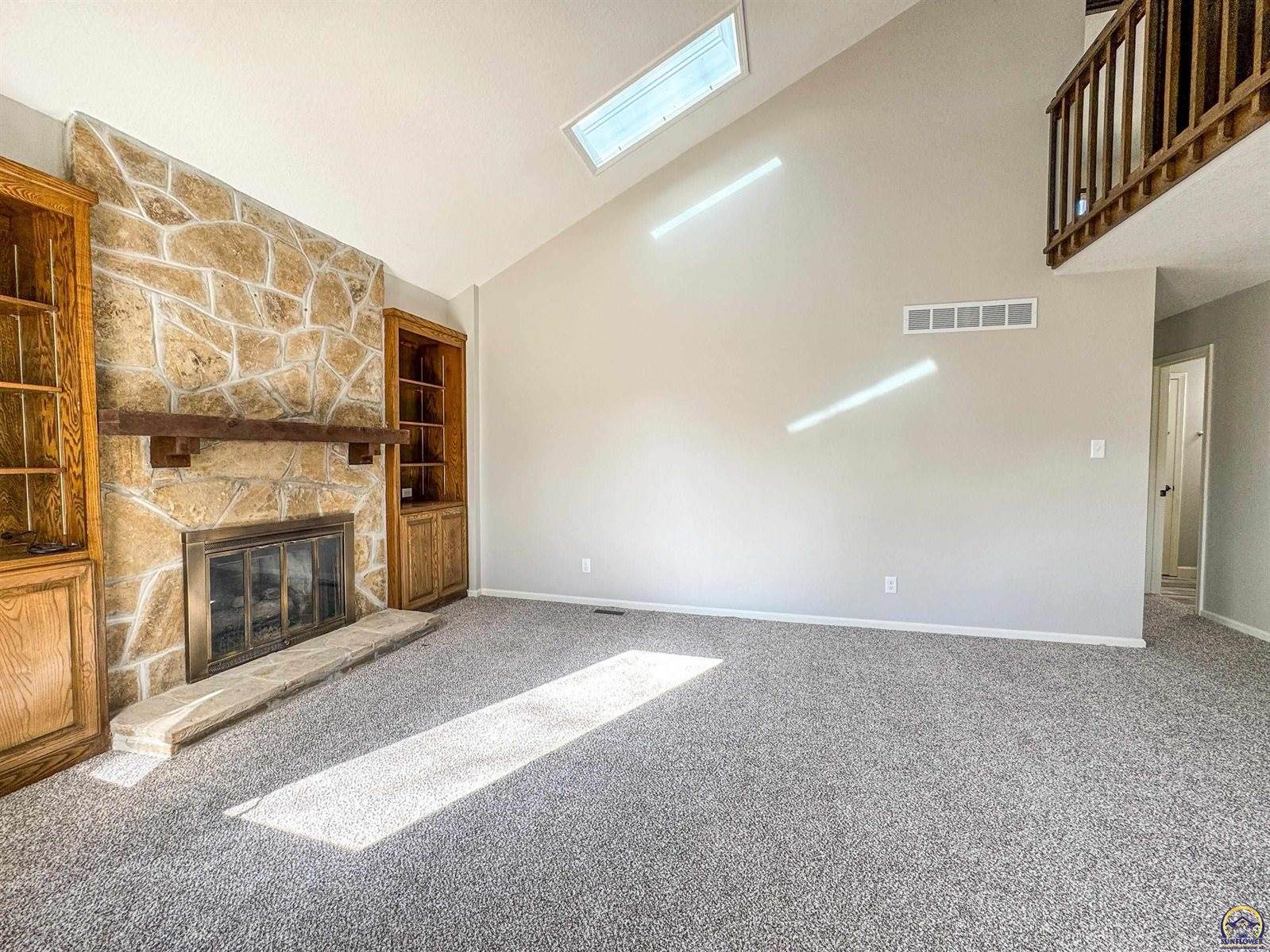 5725 SW Quail Cove CIR, Topeka, KS 66614