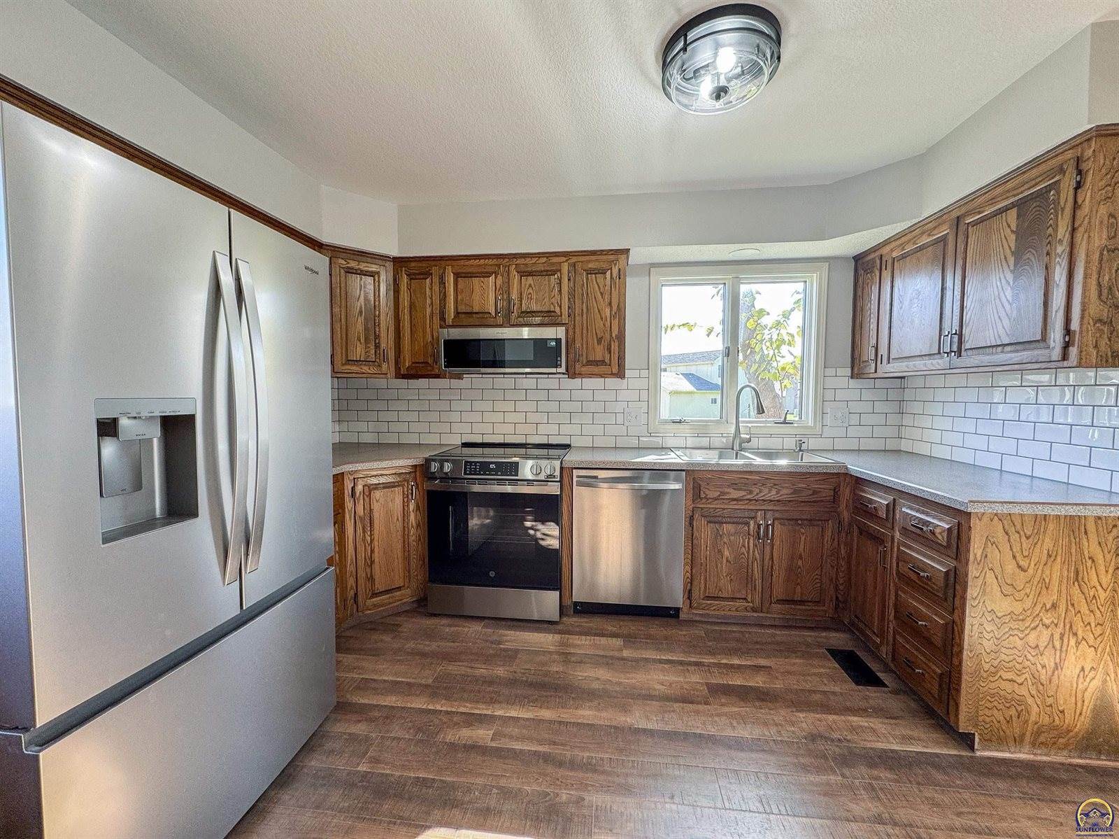 5725 SW Quail Cove CIR, Topeka, KS 66614