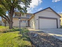 5725 SW Quail Cove CIR, Topeka, KS 66614