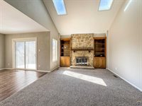 5725 SW Quail Cove CIR, Topeka, KS 66614