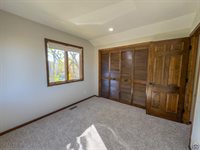 5725 SW Quail Cove CIR, Topeka, KS 66614