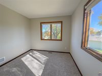 5725 SW Quail Cove CIR, Topeka, KS 66614