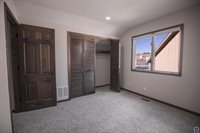 5725 SW Quail Cove CIR, Topeka, KS 66614