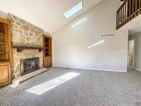 5725 SW Quail Cove CIR, Topeka, KS 66614