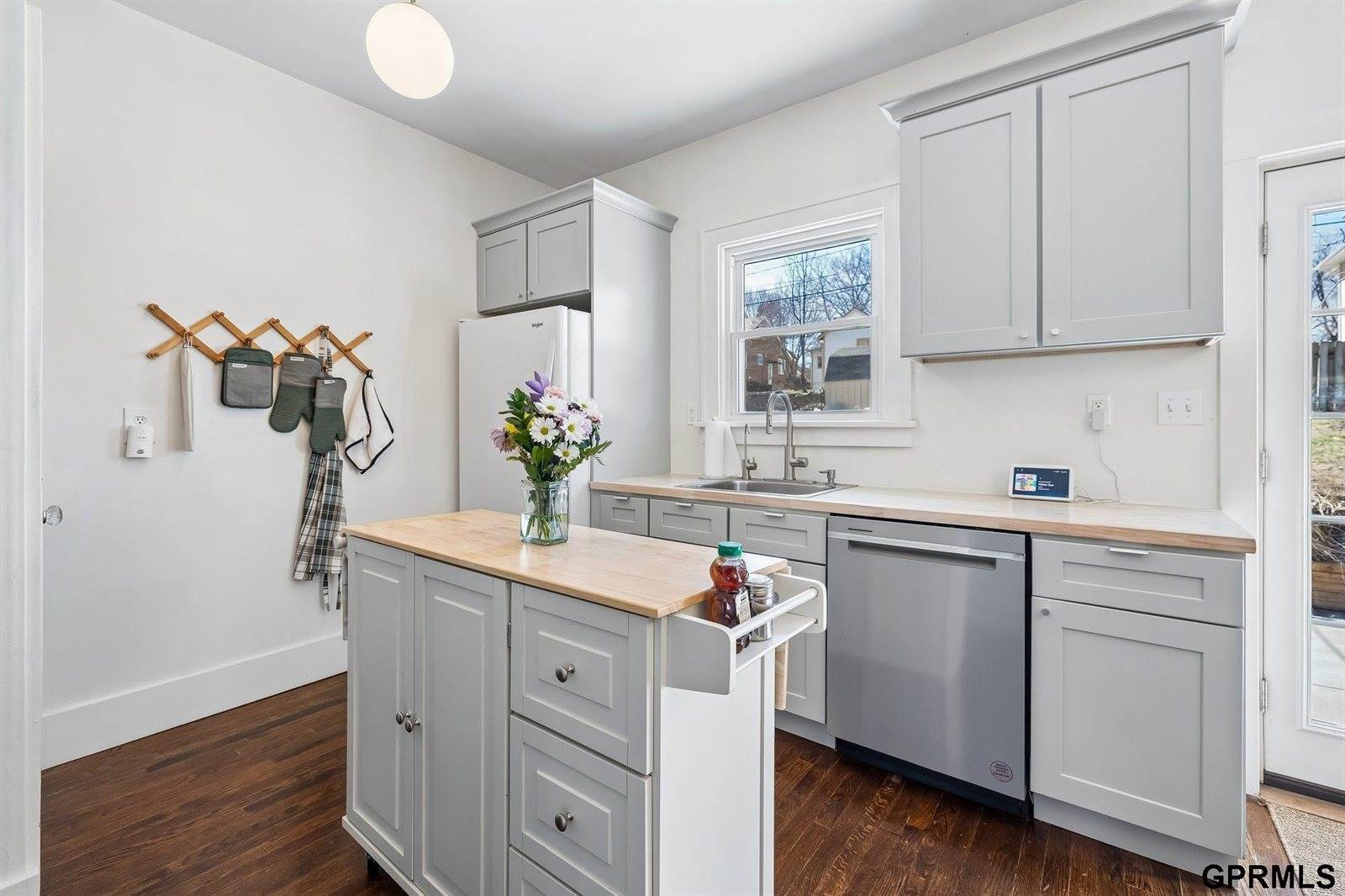 1018 South 35 Avenue, Omaha, NE 68105