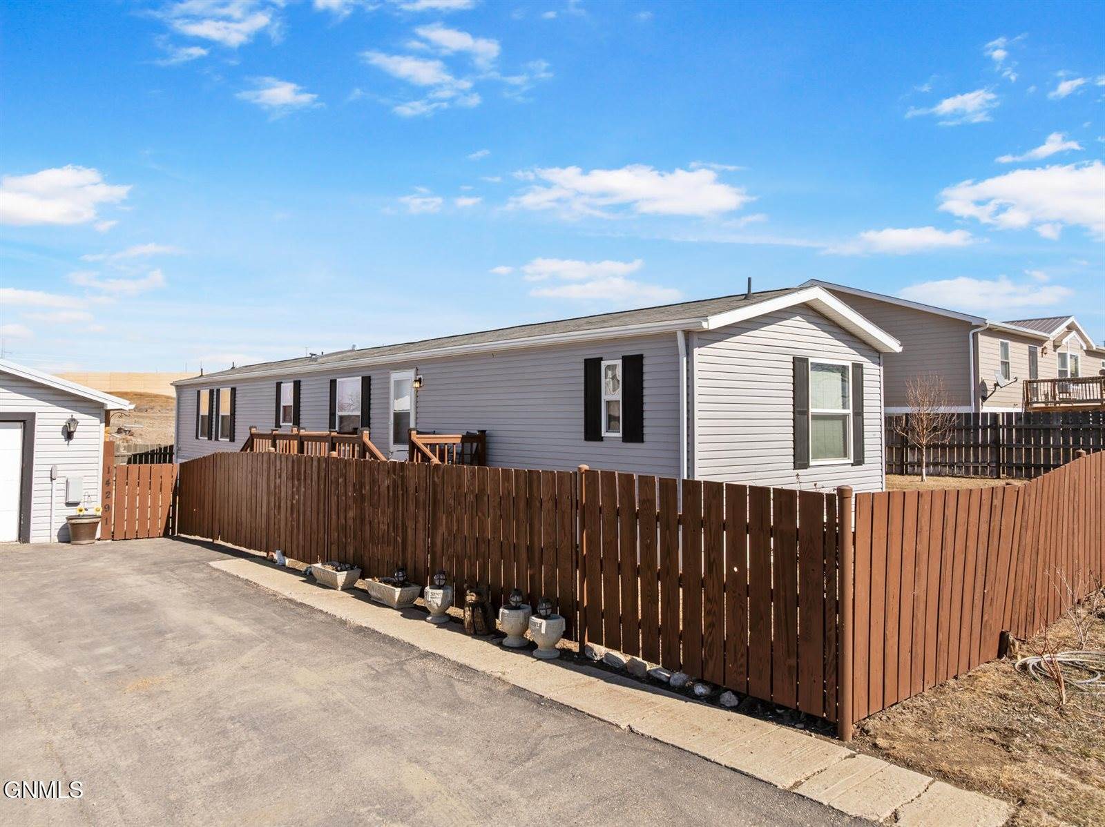 14291 Painted Woods Drive, Williston, ND 58801