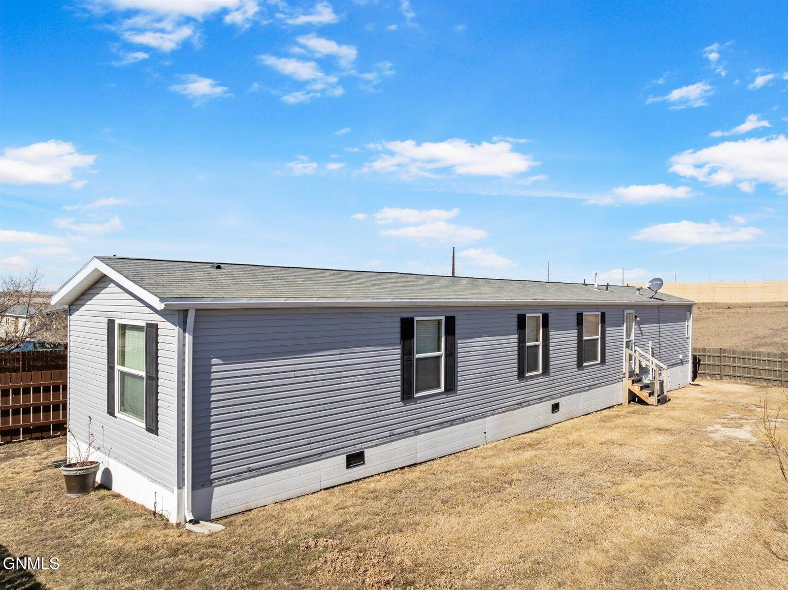 14291 Painted Woods Drive, Williston, ND 58801