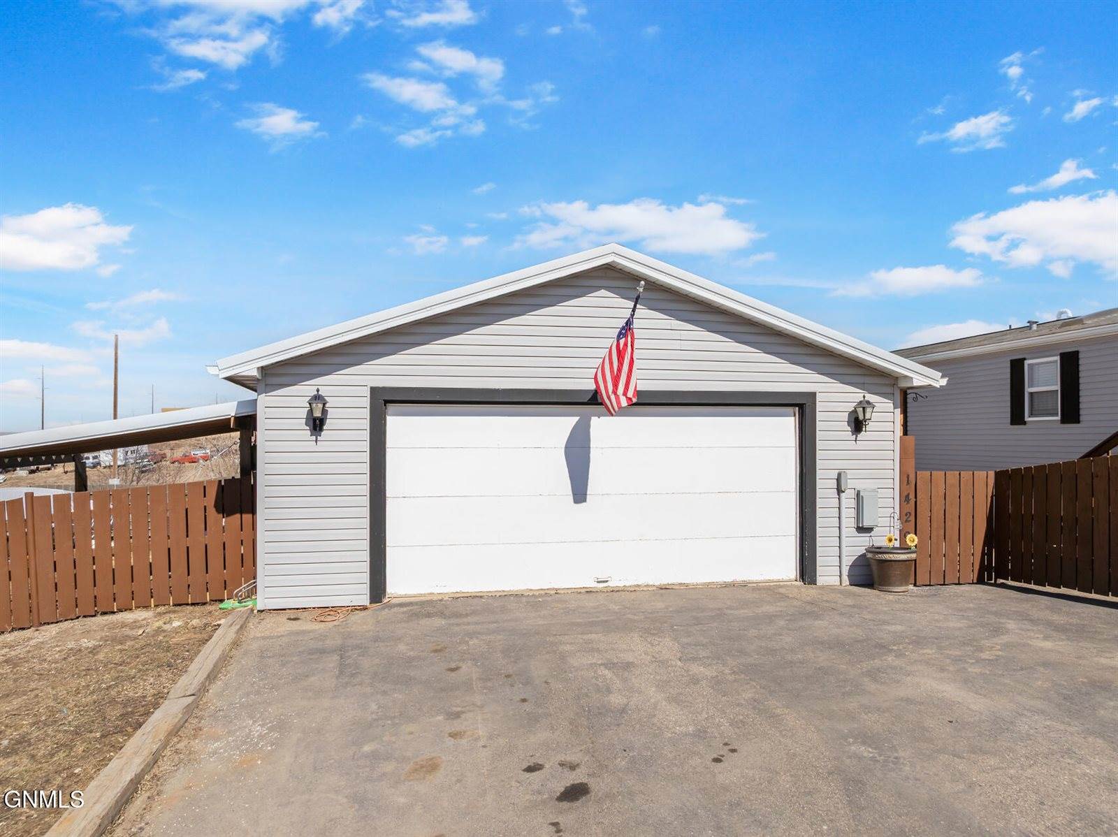 14291 Painted Woods Drive, Williston, ND 58801