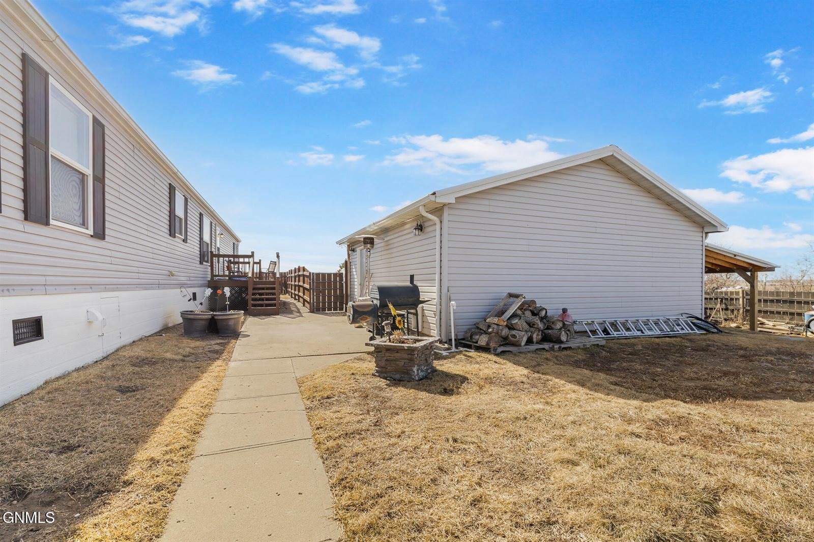14291 Painted Woods Drive, Williston, ND 58801
