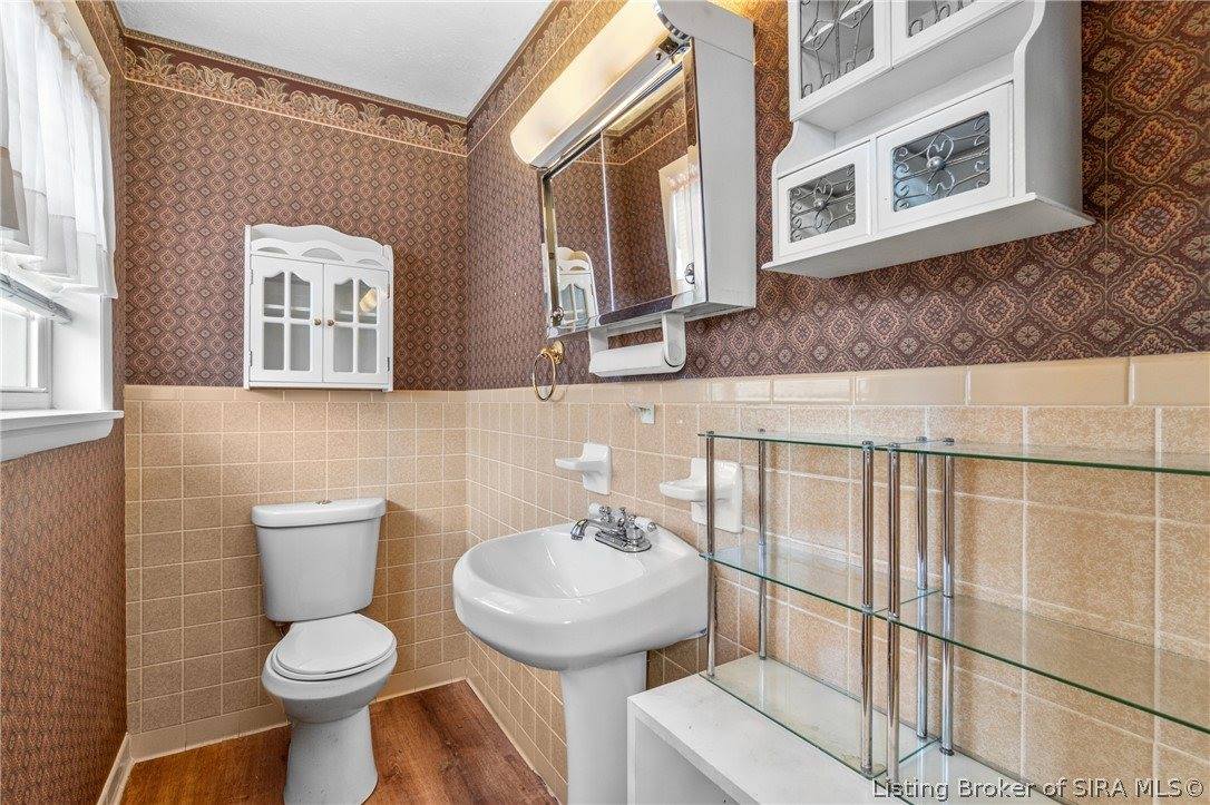 925 Redwood Drive, Clarksville, IN 47129