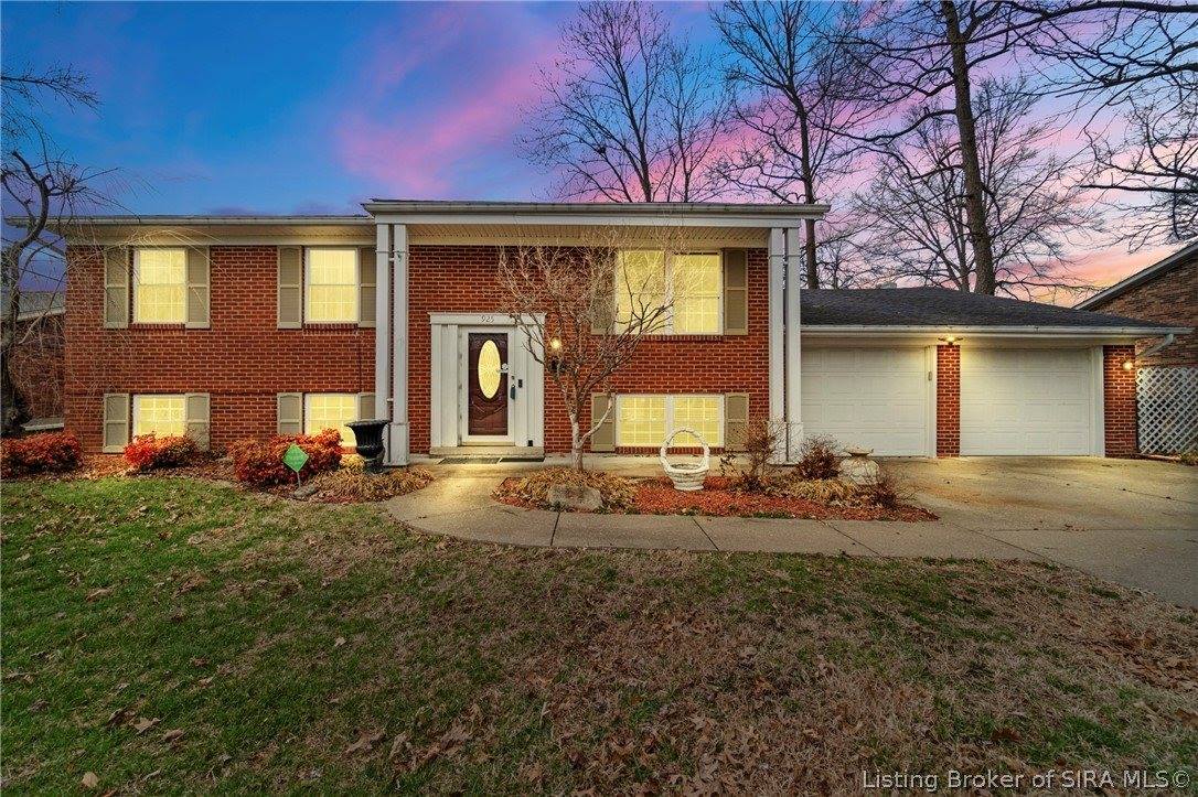 925 Redwood Drive, Clarksville, IN 47129