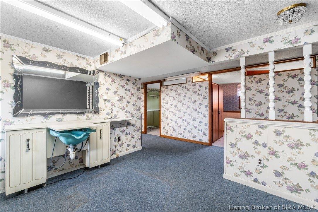 925 Redwood Drive, Clarksville, IN 47129