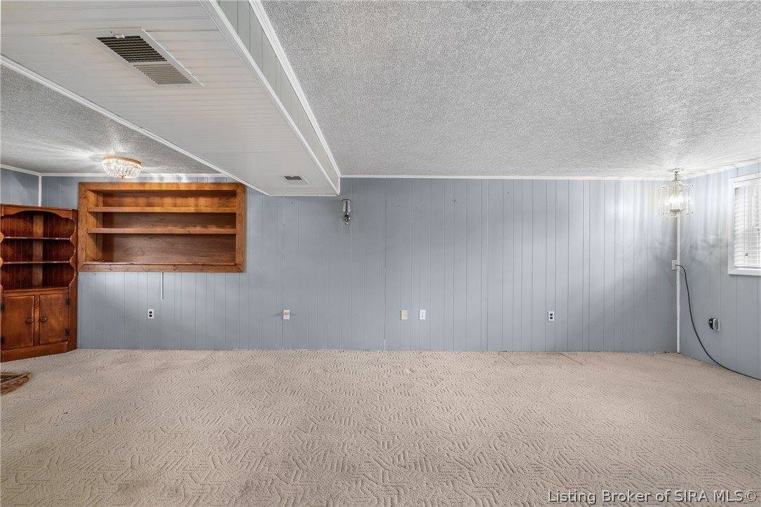 925 Redwood Drive, Clarksville, IN 47129