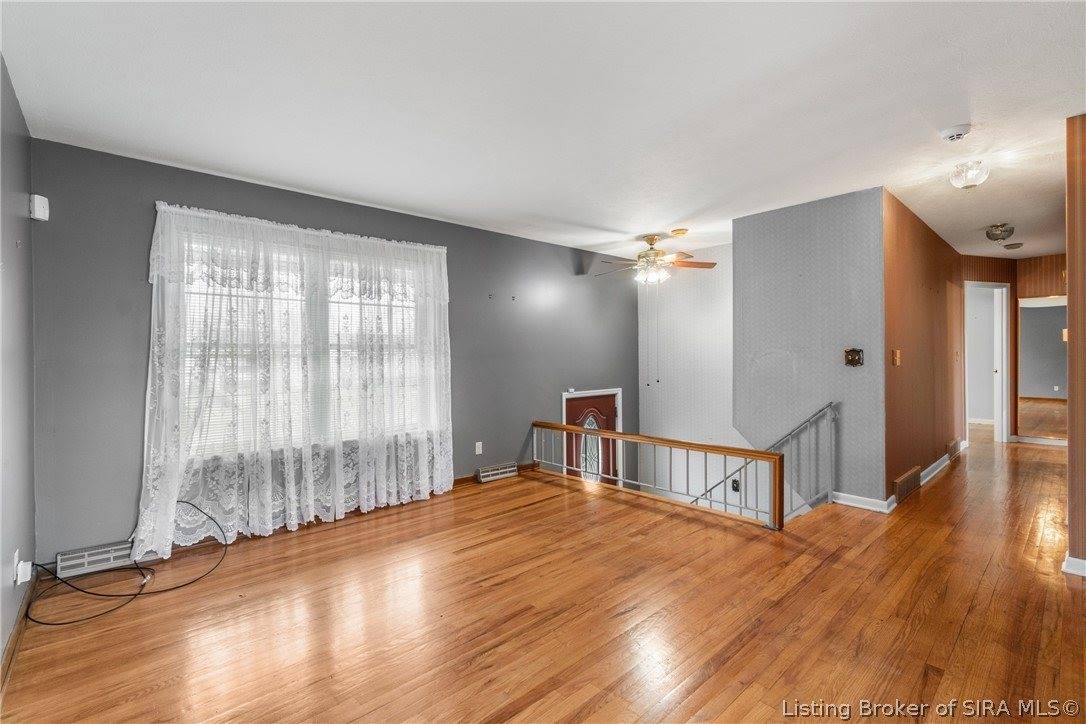 925 Redwood Drive, Clarksville, IN 47129