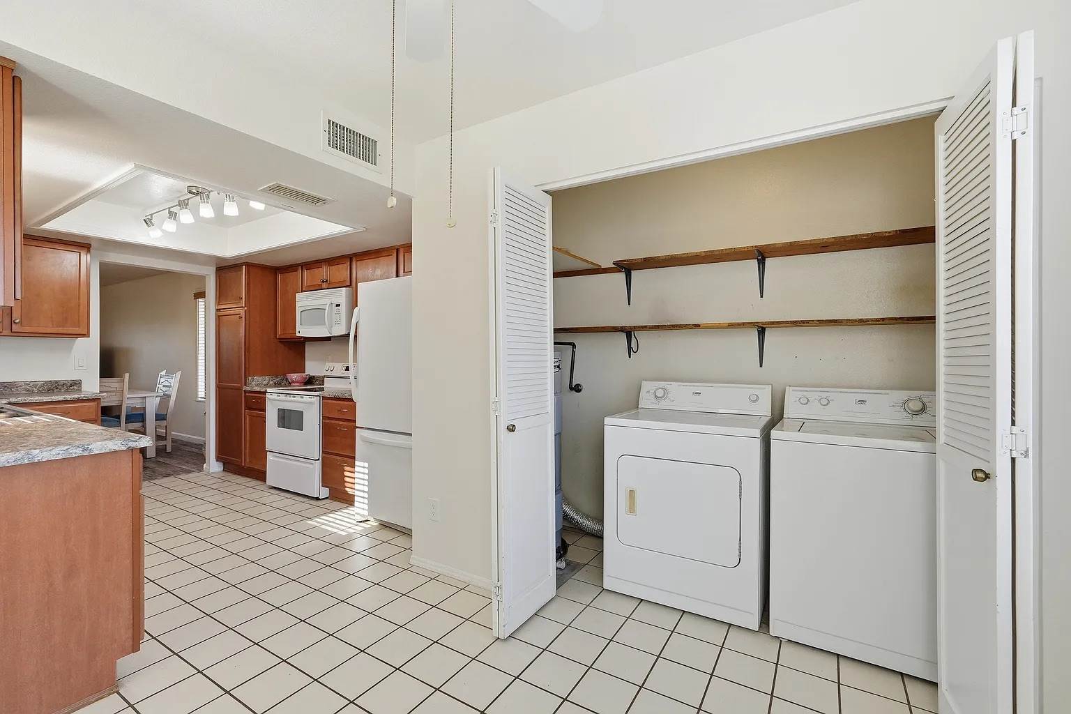 650 S ARROWWOOD Way, Mesa, AZ 85208