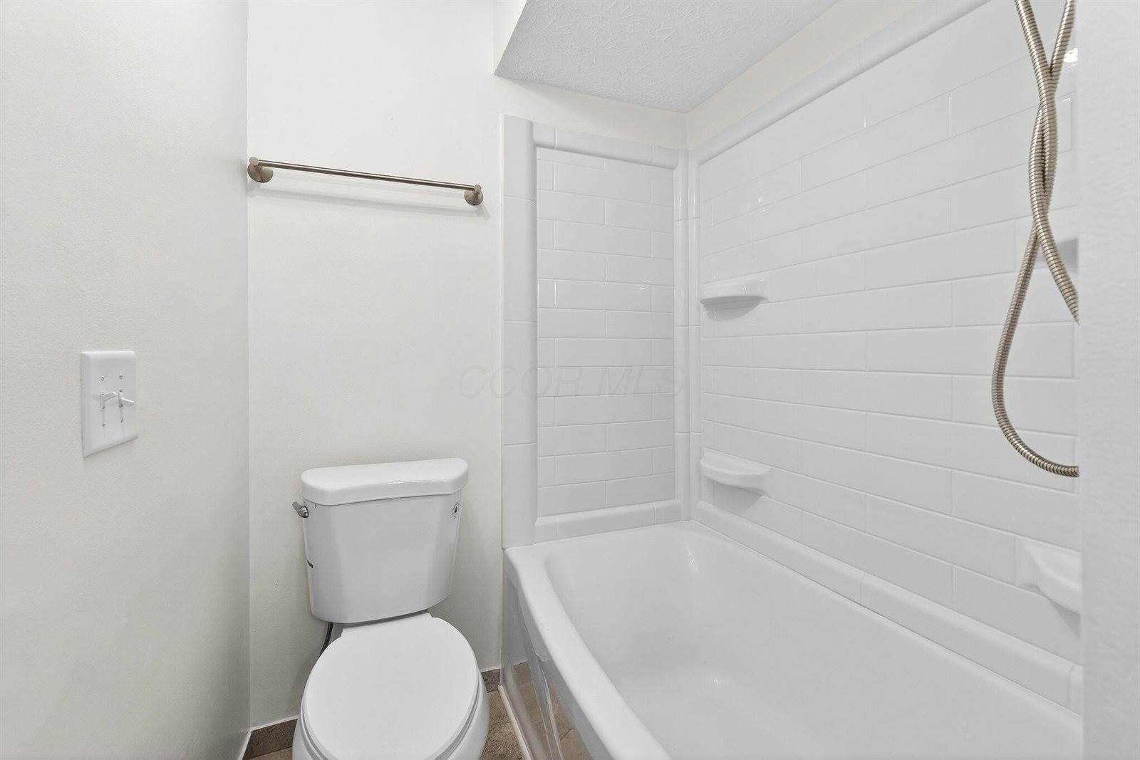 195 Parkwood Avenue, Pickerington, OH 43147